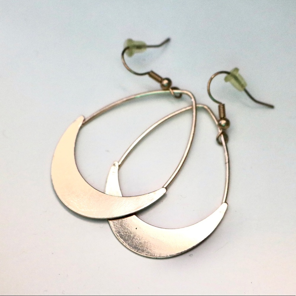 Gold hoppy dangly earrings